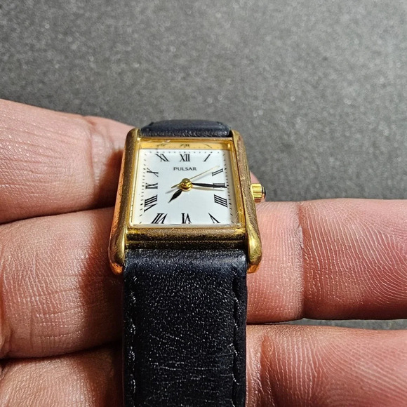 Pulsar Quartz Watch Gold Tone Tank VX51-X349 Roman Dial Leather Straps Working - Picture 2 of 9